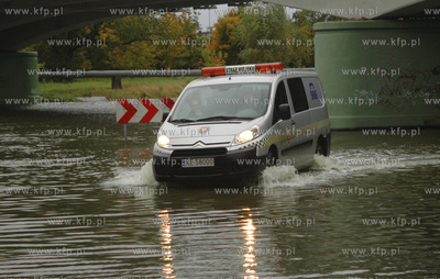 Elblag. Silny polnocny wiatr i opady deszczu spowodowawy...
