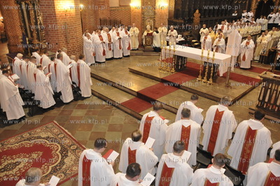 Msza krzyzma w katedrze pelplinskiej,pod przewodnictwem...