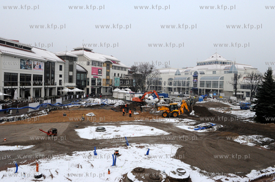Sopot. Pierwszy snieg w Sopocie. Nz. remontowany Plac...
