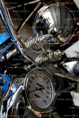 Prezentacja nowoodrestaurowanego mootcykla Harley -...
