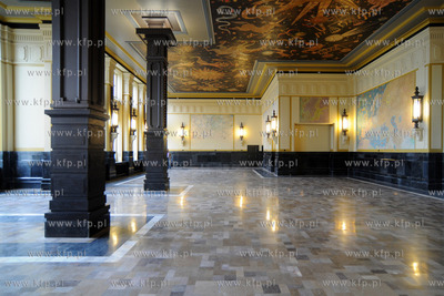 Dworzec kolejowy Gdynia Glowna oddany do uzytku po...