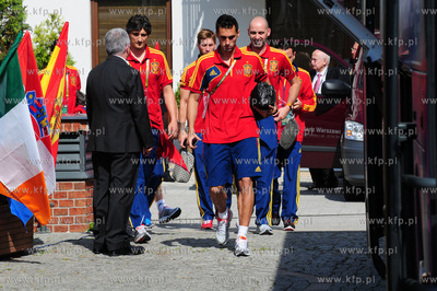 Hiszpanscy pilkarze wyjezdzaja z Hotelu Gdansk na mecz...