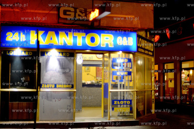 Gdynia. Centrum miasta wieczorowa pora. Nz. Ulica Abrahama...