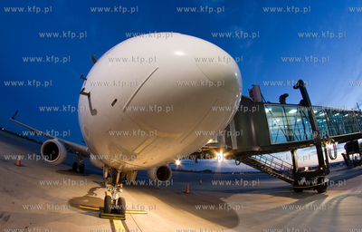Port Lotniczy Gdansk. Nz. Embraer Polskich Linii Lotniczych...