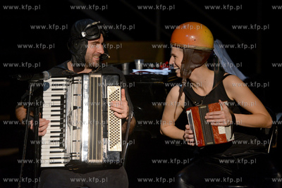 Proba przedtawienie This is not a love song, czyli...