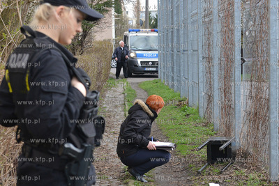 Gdynia. Kradziez skarbony z pieniedzmi z kosciola sw....