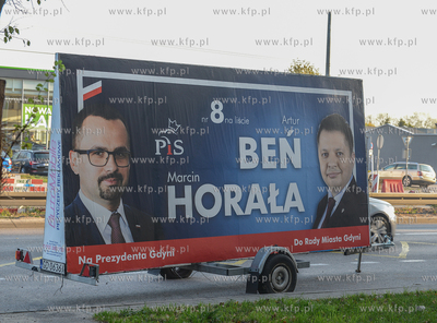 Samorządowa kampania wyborcza w Gdyni. Billboard mobilny...