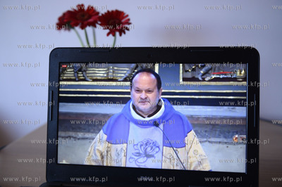 Transmisja mszy św. na żywo bez uczestnictwa wiernych...