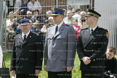 W nagrode za wspaniala sluzbe podczas gaszenia kosciola...