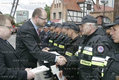 W nagrode za wspaniala sluzbe podczas gaszenia kosciola...