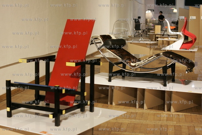 Gdansk, Akademia Sztuk Pieknych, wystawa krzesel i...