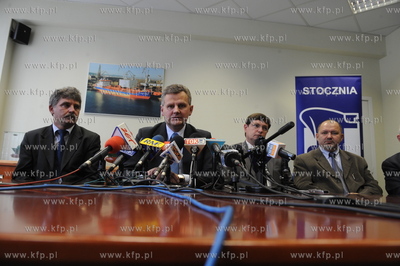 Minister Aleksander Grad w Stoczni Gdynia. Nz min....