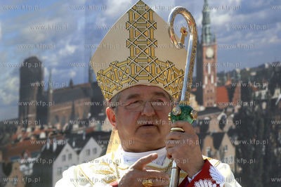 Glowne uroczystosci Bozego Ciala w Gdansku. Metropolita...