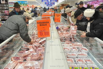 Oficjalne otwarcie dla klientow centrum handlowego...