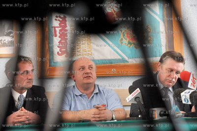 Zwiazkowcy ze Stoczni Gdanskiej - podczas nadzywczajego...