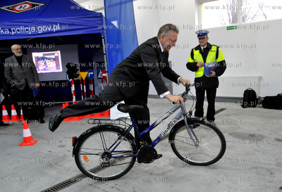 Gdansk. Pomorski Osrodek Szkolenia Drogowego. Przekazanie...