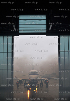 Uroczystosc powitania 2 milionowego pasazera na lotnisku...