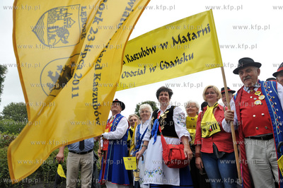 XIII Swiatowy Zjazd Kaszubow w Leborku. Barwny korowod...