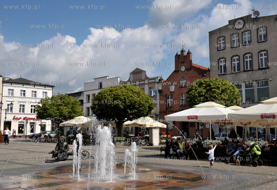 Kościerzyna. Rynek i fontanna. 22.06.2016 Fot. Maciej...