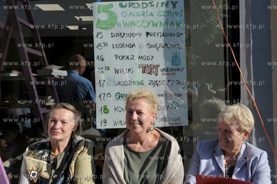 Gdańsk Oliwa. 5. urodziny galerii Warzywniak na ul.Opata...