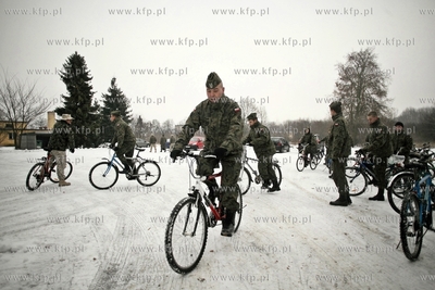 Uroczystosc powitania zolnierzy 49. Bazy Lotniczej...