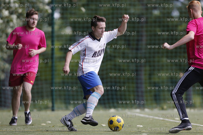 Gdansk Zaspa. Pilkarski turniej dzikich druzyn Do przerwy...