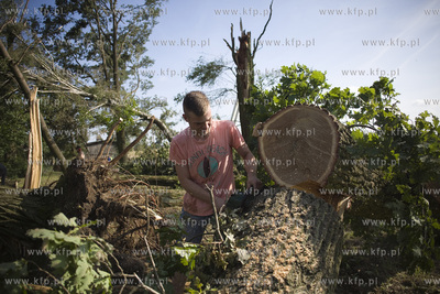 Skutki nawałnicy, która z piątku na sobotę przeszła...