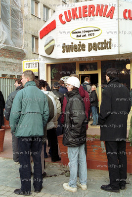 Kolejka po paczki do cukierni w Gdansku - Wrzeszczu...