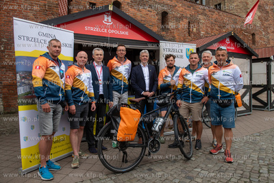 Zespół Przedbramia. Po 83 latach trzy dzwony kościelne,...