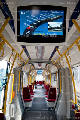 Gdansk. Przystanek tramwajowy przy ul. Dlugie Ogrody....