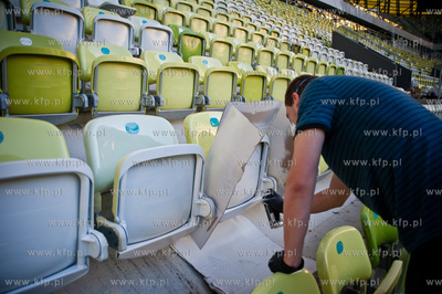 Gdansk. Stadion PGE Arena. Malowanie napisu Lechia...