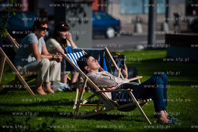 Gdynia. Skwer Zeromskiego, na ktorym w sasiedztwie...