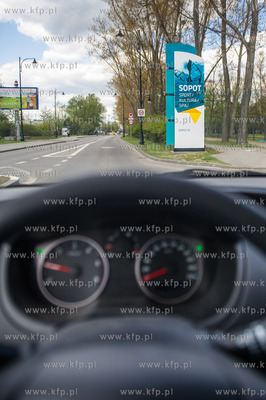 Sopot. Ul. Bitwy pod Plowcami. Nowe witacze zamontowane...