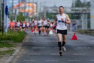 Zawodnicy na trasie I PZU Gdansk Maraton.
Nz Piotr...