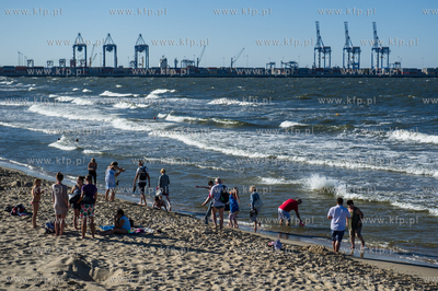 Gdansk. Letni wypoczynek na plazy miejskiej Stogi....