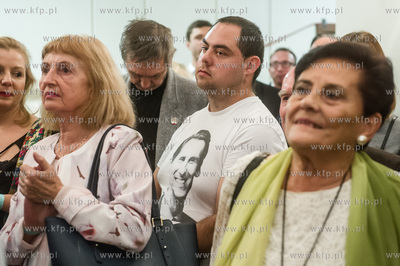 Gdańsk. Siedziba Solidarności. Sala Akwen. Wieczór...