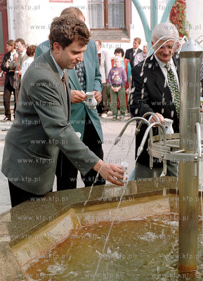 Prezydent Sopotu Jacek Karnowski na otwarciu pijalni...