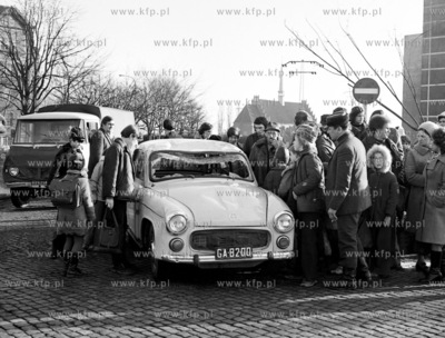 Wypadek samochodu syrena na ul. Glebokiej w Gdansku....