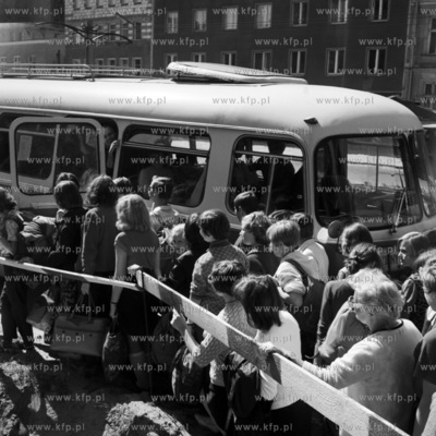 Mlodziez szkolana wyjezdza na oboz letni w Stezycy.
03.07.1968
0001318z_lipiec1968
Fot....