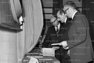 II sekretarz KW PZPR w Gdansku Tadeusz Fiszbach, przewodniczacy...