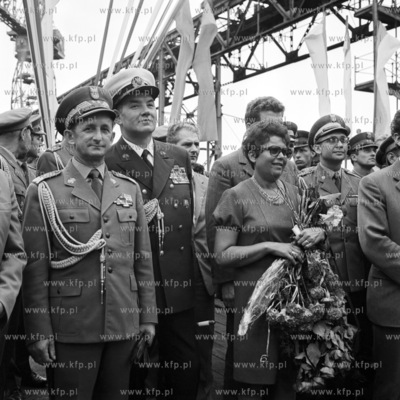 Wodowanie polpojemnikowca o nosnosci 12tys ton ms Mieczyslaw...