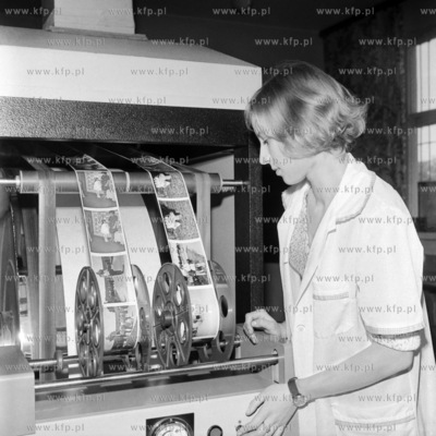 Laboratorium fotograficzne. 
28.09.1977
6wrzesien77_z.kosycarz_p58
Fot....