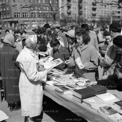 Kiermasz książek w Gdyni.( lata60 )
1965
0005941z_gdynia
Fot....