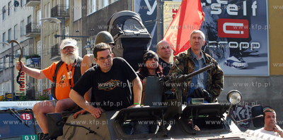 Parada 1000 motocykli i innych pojazdow na ulicach...