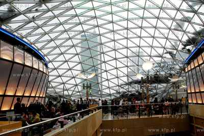 Zlote tarasy - kompleks wielofunkcyjny (biznesowo-handlowo-rozrywkowy)...