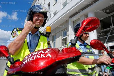 Miasto Gdynia zakupilo dla swoich straznikow miejskich...