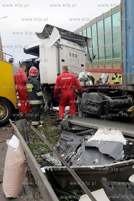 Gdynia. Z niewyjasnionych przyczyn samochod ciezarowy...