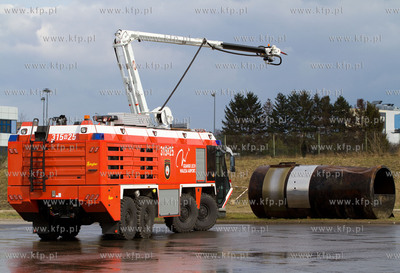 Gdansk, Rebiechowo. Nz. Szkolenie sie Lotniskowej Strazy...