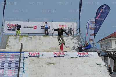 Sopot. Plac Zdrojowy przy molo. Zamkniecie zimowej...