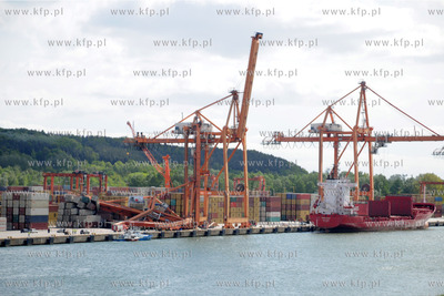 Przystan promowa Stena Line w Gdyni. Wychodzacy w podroz...